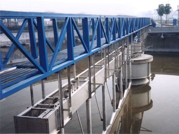 全橋式周邊轉(zhuǎn)動吸泥機(jī) 全橋式周邊轉(zhuǎn)動吸泥機(jī)