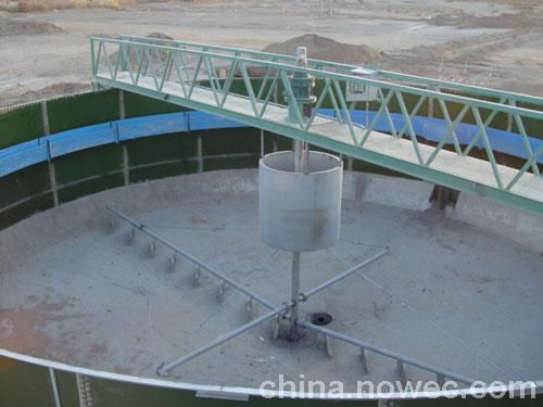 中心轉(zhuǎn)動刮泥機